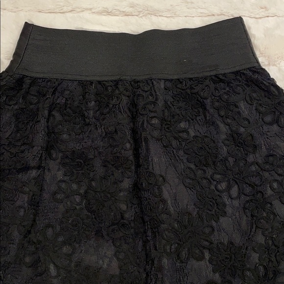 🟡 Black A-Line Skirt - Picture 3 of 5